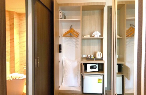 Bang Sao Thong Hotel | The Green View Hotel