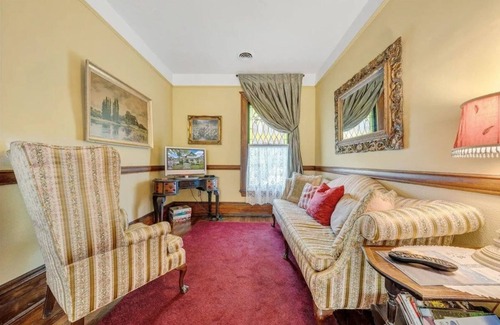 Alderson Apartment | The Greenbrier, Relaxing 4-bedroom Bed & Breakfast in Historic Alderson, WV, with AC, WiFi