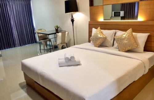 San Sai Hotel | The Greenery Central Suites