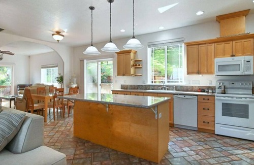 Creswell House | The Greenhill House