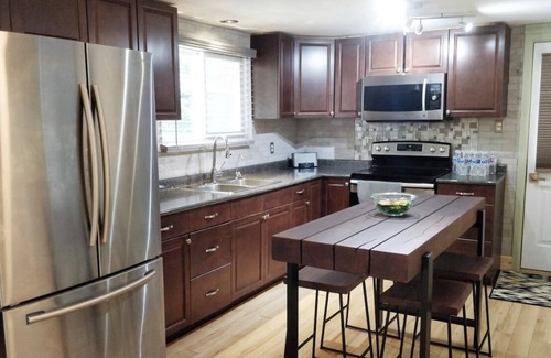 Bolsover Cottage | The Greenhouse Cottage - 2 BRS + Bunkie (Pet Friendly)!!