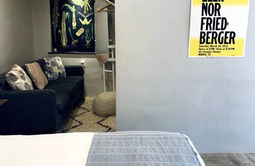 Marfa House | The Greenhouse : Cozy Adobe Casita for 2