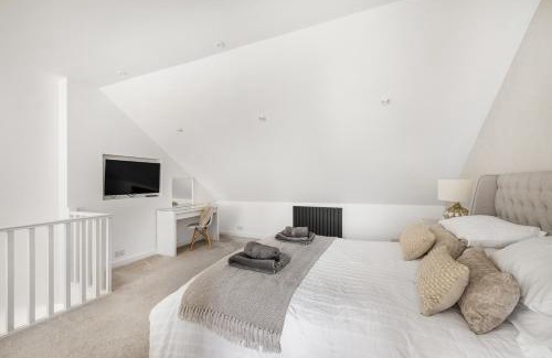 Plymouth Apartment | The Grenville - Stunning Spacious Central Plymouth Apartment - Sleeps 4