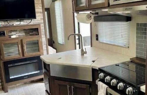 Hermosa House | The Grey Wolf - Camper by Mount Rushmore/Custer SP