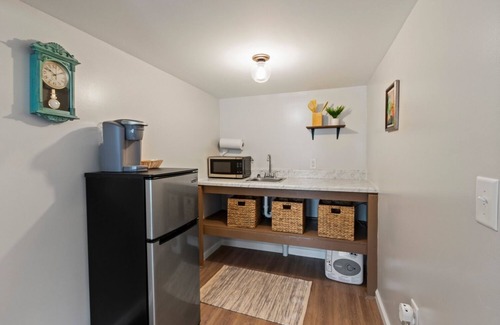 Auburn Cabin | The Griinch- Cozy Tiny House 9 Miles to AUBURN AL & Jordan Hare Stadium
