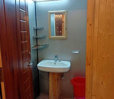 Tehri House | THE GROOVE GARDEN DHANOLTi