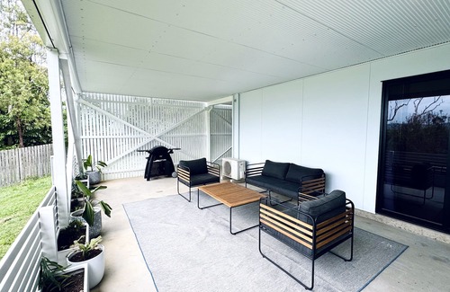 Cannonvale Apartment | The Grove Guest House