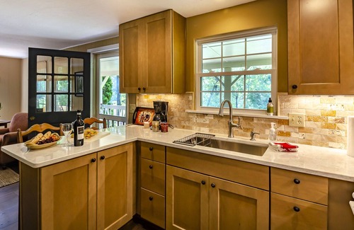 Franklin Cottage | "The Guest House" private ,quiet, peaceful, relaxing