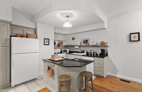 Olde Towne East House | The Gustavus House - For 4