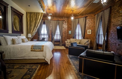 Marietta Hotel | The Hackett Hotel