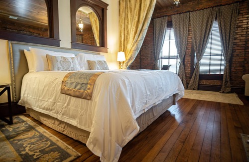 Marietta Hotel | The Hackett Hotel