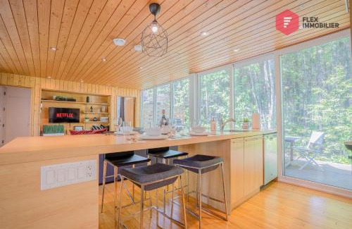 Pont-Rouge House | The HALO/SPA Sauna Pool Billiards Hiking/25 min from Quebec