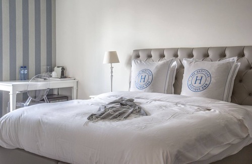 Stationsbuurt Noord Bed & Breakfast | The Hamptons Boutique B&B