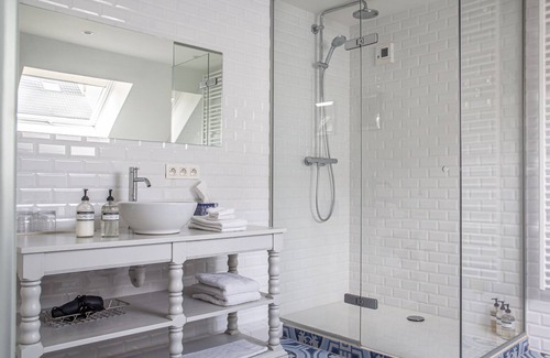 Stationsbuurt Noord Bed & Breakfast | The Hamptons Boutique B&B