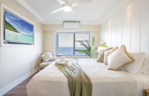 Surfers Paradise Apartment | The Hamptons - Renovated Luxury Beachfront 2 Bedroom unit with Parking & Pool