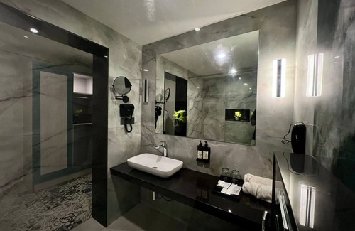 Hubli Hotel | The Hans Hotel - Hubli