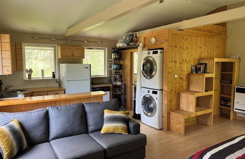 Indian Hills Cabin | The Happy Bear Lodge. Private, cozy, clean and minutes from Red Rocks