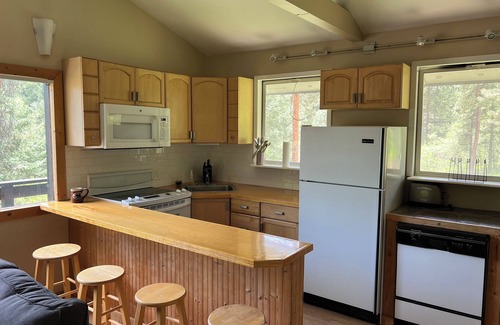Indian Hills Cabin | The Happy Bear Lodge. Private, cozy, clean and minutes from Red Rocks
