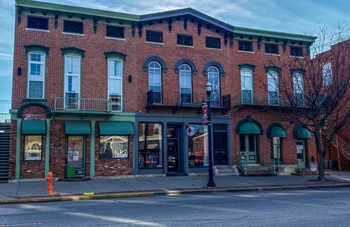 Circleville Apartment | The Happy Place, a charming 2-bedroom apartment in Uptown Circleville