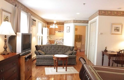 Queens Square Bed & Breakfast | The Harbour House