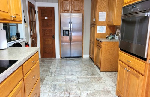 Hot Springs House | The Harrell House with Jacuzzi Tub - Dog Friendly