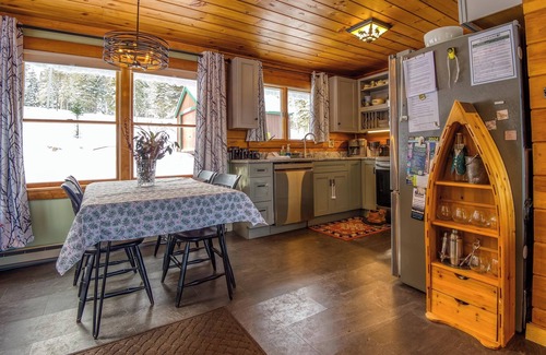Rangeley House | The Haven on Hunter Cove - Charming and comfortable log home on Rangeley Lake