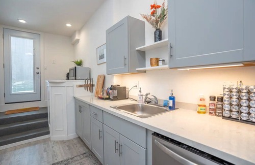 Hayes Valley House | The Hayes Valley Home by Restaurants Bars Shopping