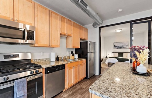 Downtown Minneapolis Apartment | The Hazel | Free parking, Gym, Fast WIFI, Central