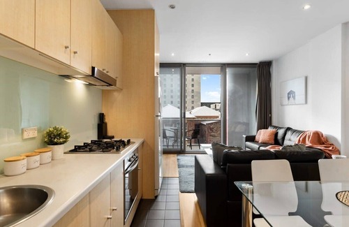 Adelaide Central Business District Apartment | The heart of the CBD - 2BR Modern Apt Wi-Fi