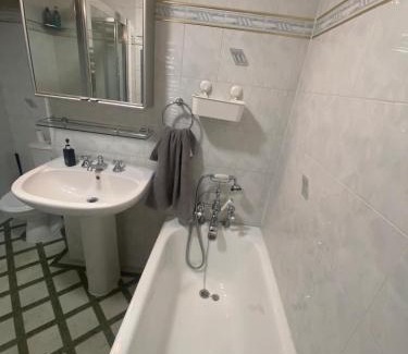Harlington Cabin | THE HEATHROW LODGE LONDON Uk