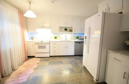 Cheshire House | The Heavenly Nest. A charming 3-bedroom house with AC, WiFi in quaint Cheshire