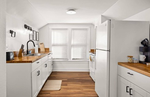 Peoria Heights House | The Heights Nook | Peaceful Getaway with a Den