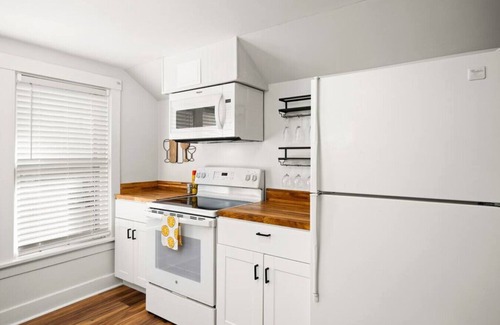 Peoria Heights House | The Heights Nook | Peaceful Getaway with a Den