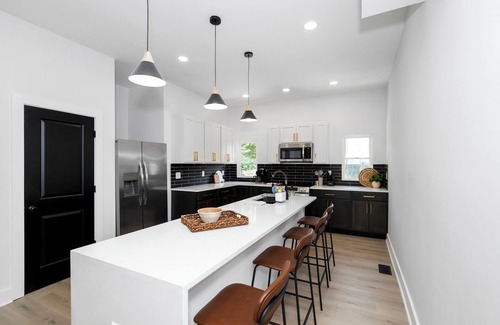 Walnut Hills House | The Heights on Wayne by Blackhouse – Modern Luxury w/Rooftop Lounge!