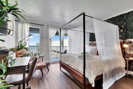 Rocky Point House | The Hemingway subtropical luxury on the Tampa Bay