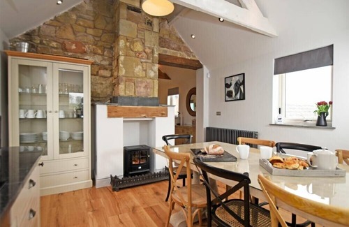 Beadnell Cottage | THE HEMMEL (BEADNELL), pet friendly, with open fire in Beadnell