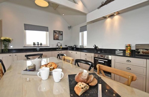 Beadnell Cottage | THE HEMMEL (BEADNELL), pet friendly, with open fire in Beadnell