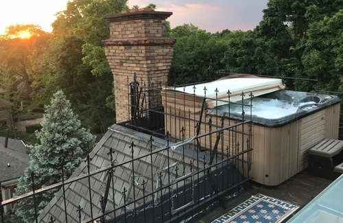 West Main HIll Bed & Breakfast | The Henderson Castle