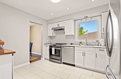 St. Catharines House | | The Henley House | 8 Guests | Port Dalhousie |