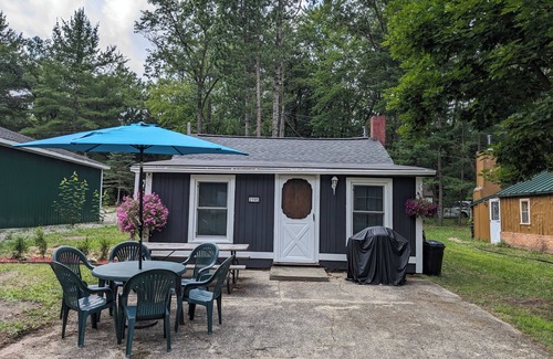 West Branch Cabin | The Henry Lodge: Relaxing Up North retreat close to ORV trails, lake, and bar.