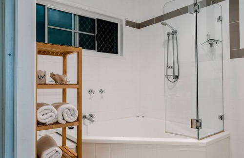 Tenterfield Hotel | The Henry Parkes Motel Tenterfield