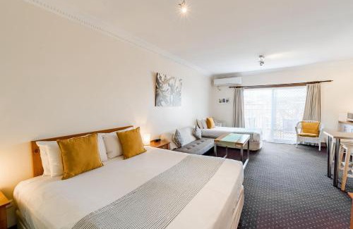 Tenterfield Hotel | The Henry Parkes Tenterfield