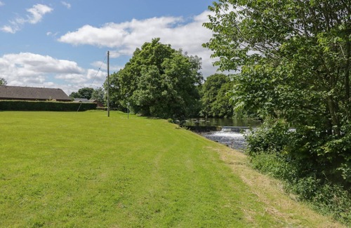 Eamont Bridge Cottage | THE HERDWICK HIDEAWAY AT EAMONT PARK in Penrith