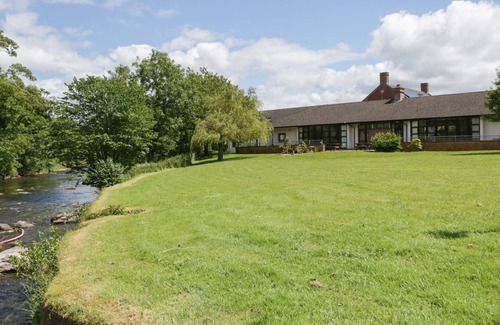 Eamont Bridge Cottage | THE HERDWICK HIDEAWAY AT EAMONT PARK in Penrith
