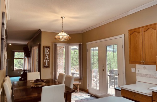 Sicamous House | THE HI-MARK HOUSE - Pool, Hot Tub, AC, Pool Table, walking distance to beach