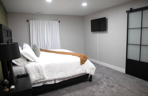 New Century House | The Hidden Gem 2-bedroom Guesthouse in Edgerton with full kitchen
