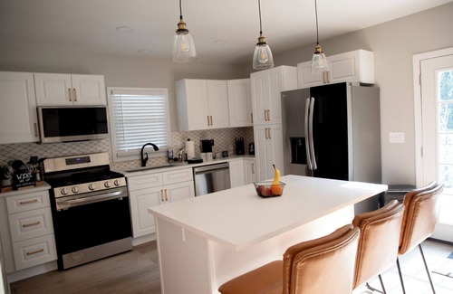 New Century House | The Hidden Gem 2-bedroom Guesthouse in Edgerton with full kitchen