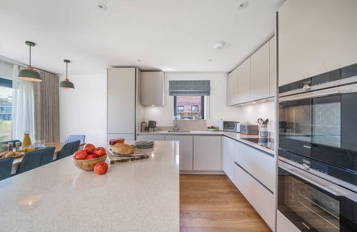 Holworth Cottage | The Hide sleeps 8 guests in 4 bedrooms