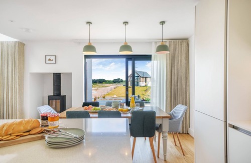 Holworth Cottage | The Hide sleeps 8 guests in 4 bedrooms