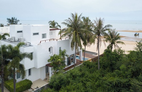 Bo Nok Villa | The HideAway Beachfront Villa in Kuiburi with Pool, Kitchen, and Ocean View